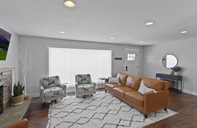 Monthly Special! Location! New Everything 5 Bed Home w/ Hot Tub