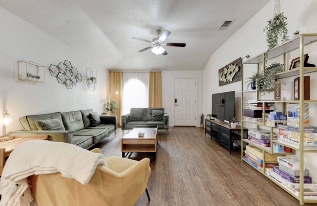 Monthly Stay - No Cleaning Fee 3BR 2BA