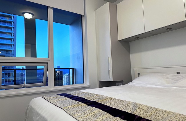 Monthly stay-Relocation Special-New condo at Metrotown