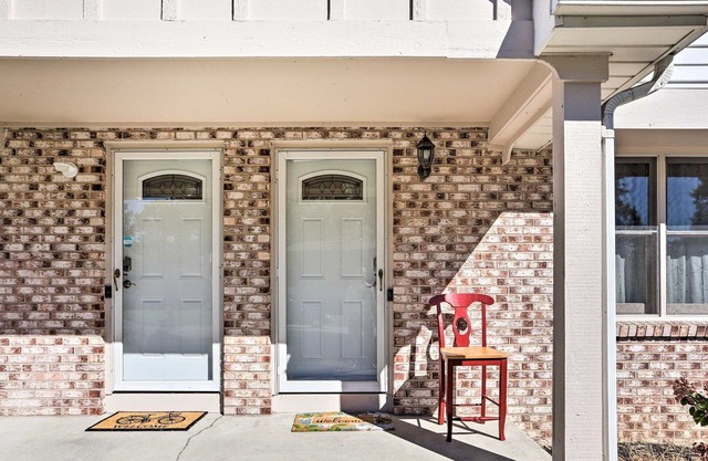 Monthly Toledo Rental Cozy 2BR Near Shops, Garden & University