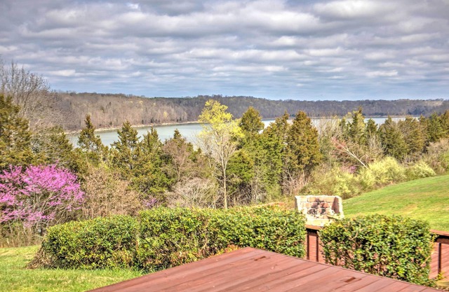 Monticello Home auf 2+ Acres mit Blick auf den Lake Cumberland