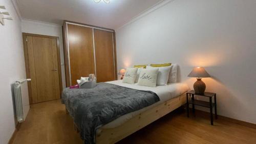 Montijo Lux & Design Room with living room and kitchen