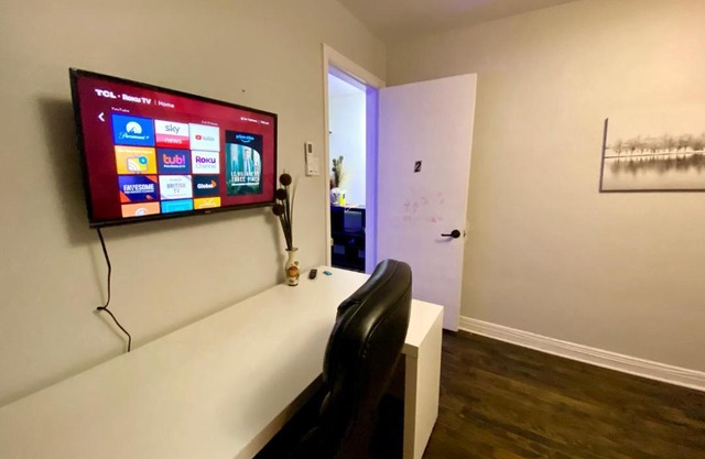 MontREAL HOMES - Affordable Rooms, Smart TV, Shared Kitchen