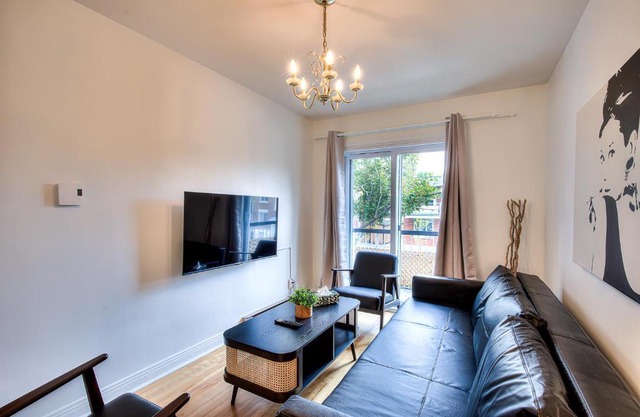 Montreal Traveler's Home! Vintage & Value 2BR apt!