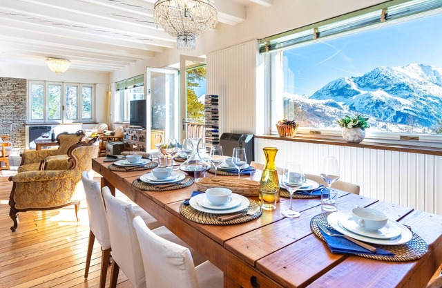 Moon Mountains Chalet/private SPA upon request/direct access to ski slopes