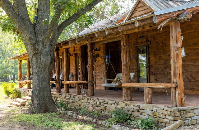 Moon River Ranch - Farm House