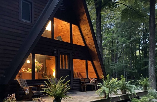 Lakeview Moonlit Chalet