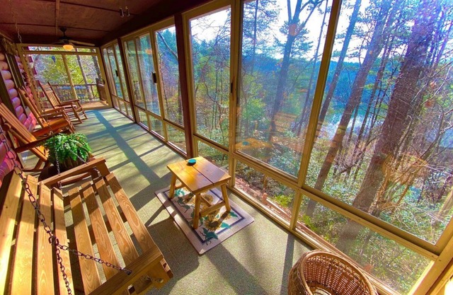 Moonlit Mountain-Pond, Fire pit, Hot tub, 4 acres