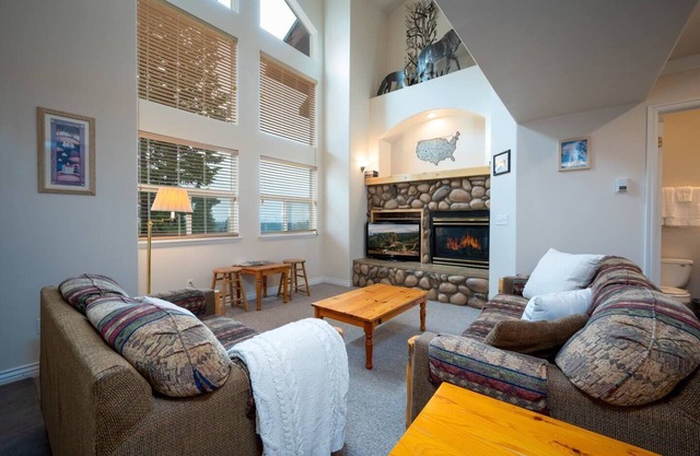 Moonridge Ski Haven | Ski In and Ski Out (M6)