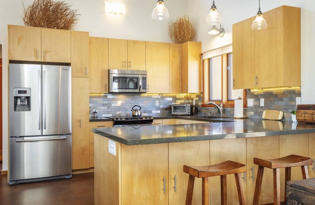 Moonview Modern Hot Tub, Bbq & Private Pool 2 Bedroom Home by RedAwning