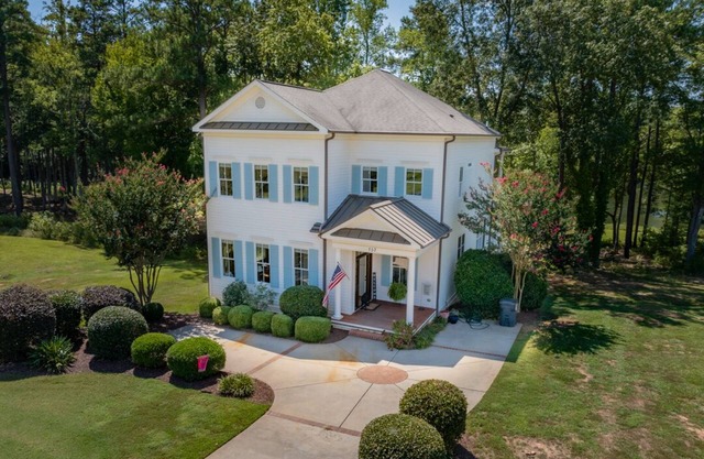 Moore Memories | Gated Community w/Swimming Pool| Excellent Location