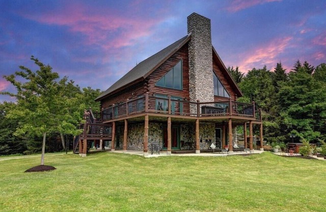 Moores · Berkshire Mountain Top Chalet