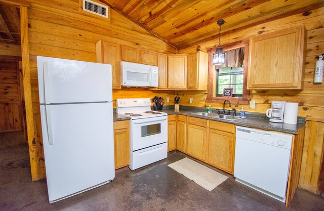 Moose Lodge|18Acres|Private Creek|Swim|Hiking|ATV Trails|Mtn Cabin