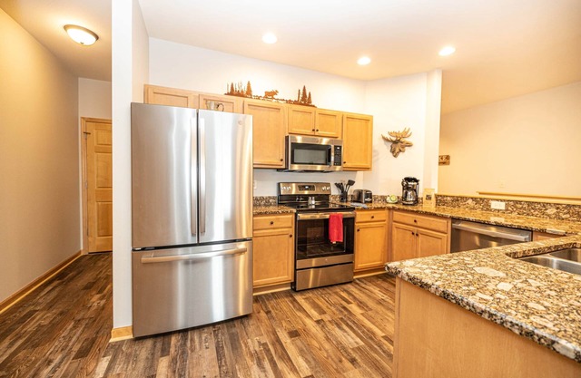 Moose Lodge - Lakefront Home on Beautiful Lake Nokomis