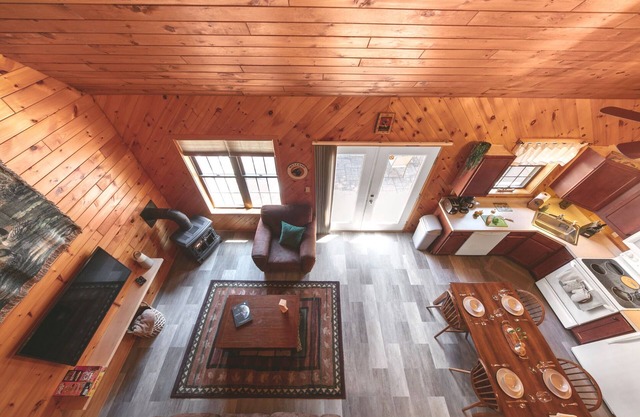 Moose Lodge - scenic Adirondack cabin escape + lake access