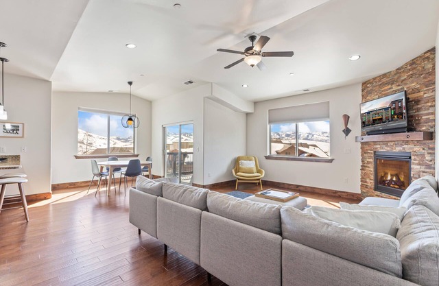 Moose Mgmt at Black Rock 14275L Balcony w/ Grill-2 King Beds-Fireplace-Fast WiFi