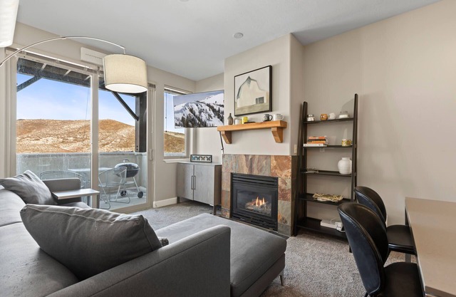 Moose Mgmt at Crestview A104: Hot Tub-Parking-Near Shopping and Resorts