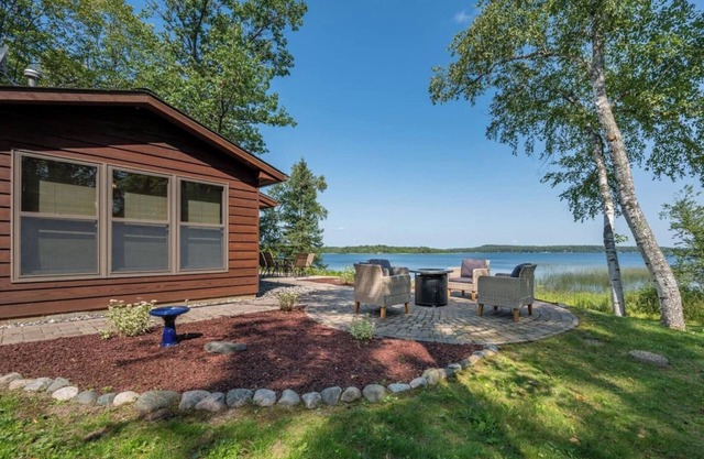 Moose Point Lookout - Two Bedroom cabin- Sunroom, Dock and Private Beach + Kayaks & Paddle Board