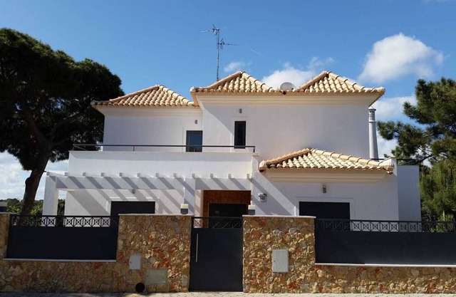 Moradia com 4 Quartos, Piscina Privada, 700m da Praia, Churrasqueira, 41652/al