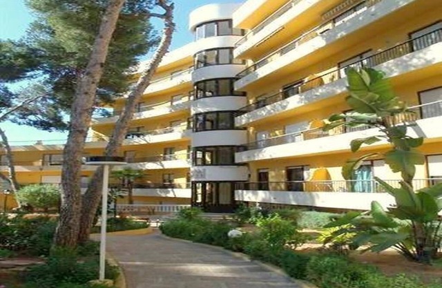 Moraira Town Centre Apartment with Communal Pool & Gardens.