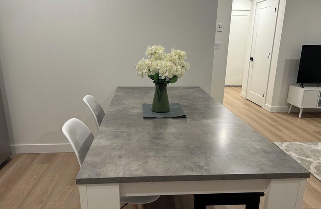 Morden&Cozy 2B1B suite near Langley enent