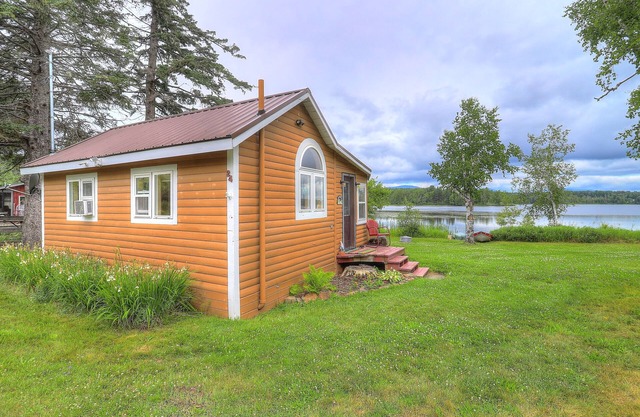 Moregreen - Cute cabin on the shore of Haley Pond