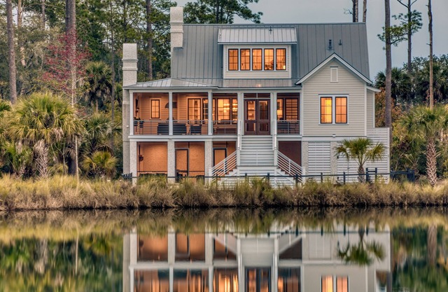 Moreland's Newest 4 bedroom Rental - Stunning Lake Views and Hot Tub