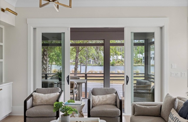 Moreland Townhouse with Impeccable Decor