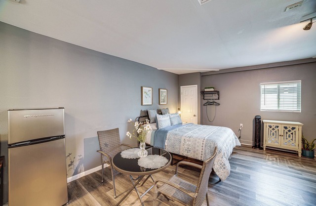 Moreno Valley Studio: 11 Mi to Downtown Riverside!