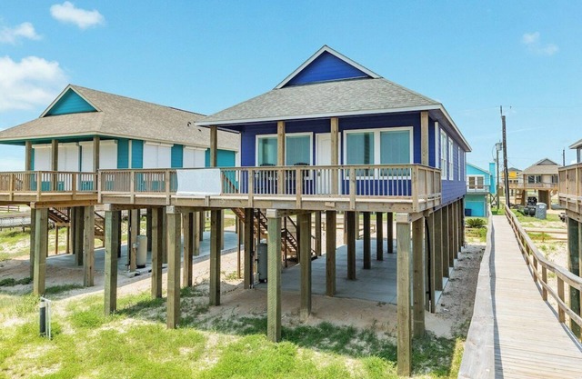 Morning Glory - Beachfront - Pet & Family Friendly