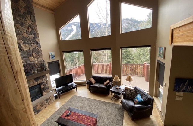 Morrisey Chalet bei Sun Peaks: Atemberaubendes Berghaus in ruhiger Umgebung!