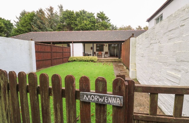 MORWENNA, country holiday cottage, with a garden in Chacewater