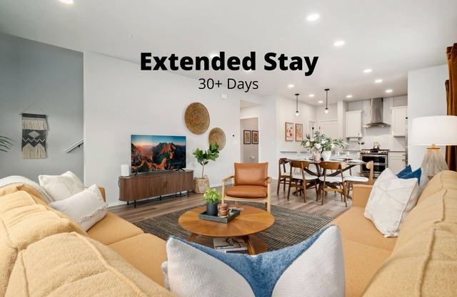 Mosaic Modern | Dog Friendly, Pool + King Suite