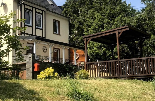 Mosel und Weinberge vor der Tür, Motorräder willkommen
