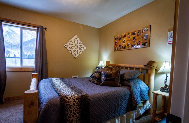 Moses Ski Shack - Luxury Condo 10 min to Lookout Pass!