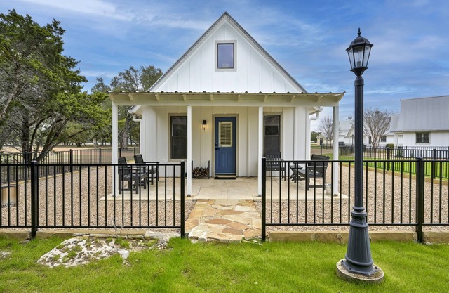 'Moss Cottage' - Hill Country Views- Allegro Venue