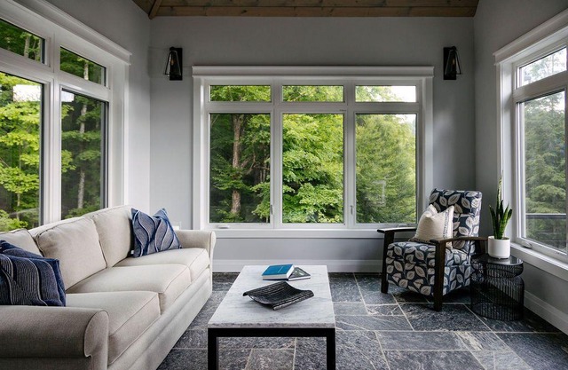 Mossrock Retreat - Stunning New Luxury Cottage & Hot Tub on Redstone Lake