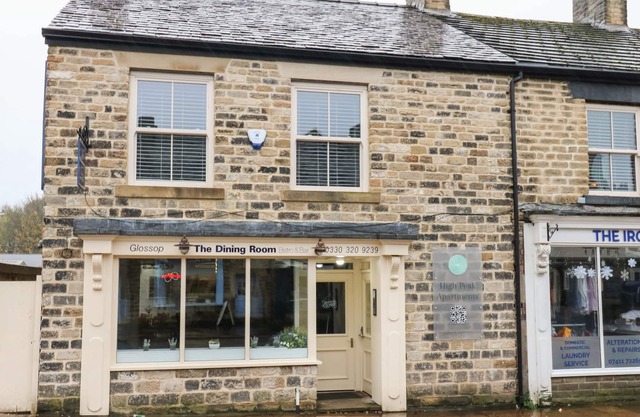 MOSSY LEA, character holiday cottage in Glossop