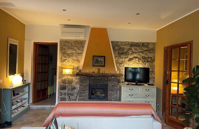 Most Beautiful Italian medieval village- quiet charming apartment/house