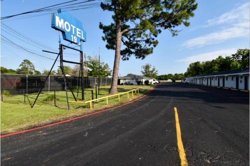 Motel 19 By Capital O Baytown I-10