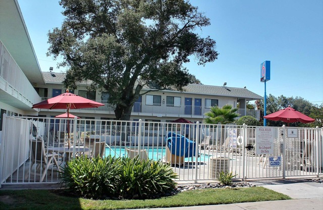 Motel 6 Atascadero, CA