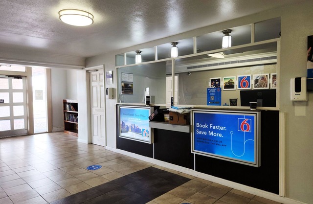 Motel 6 Baytown, TX - Garth Rd