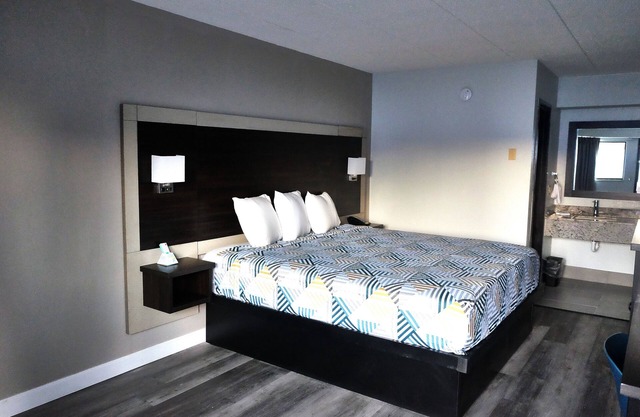 Motel 6 Burnsville, MN