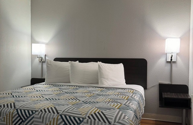 Motel 6 Butte, MT - Historic City Center