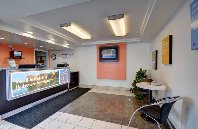 Motel 6 Chicopee, MA - Springfield