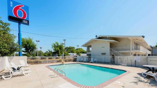 Motel 6-Columbus, GA