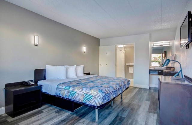 Motel 6 Columbus, OH - OSU North