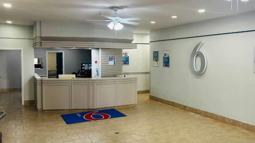 Motel 6 Cornwall, ON