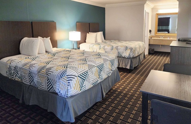 Days Inn by Wyndham Crowley