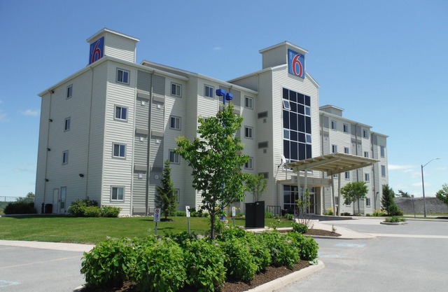 Motel 6 Kingston, ON